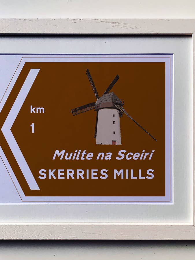 Impression montée 10x12'' - Panneau routier de Skerries Mills pour la vente par Clemence Prosen Art & Design