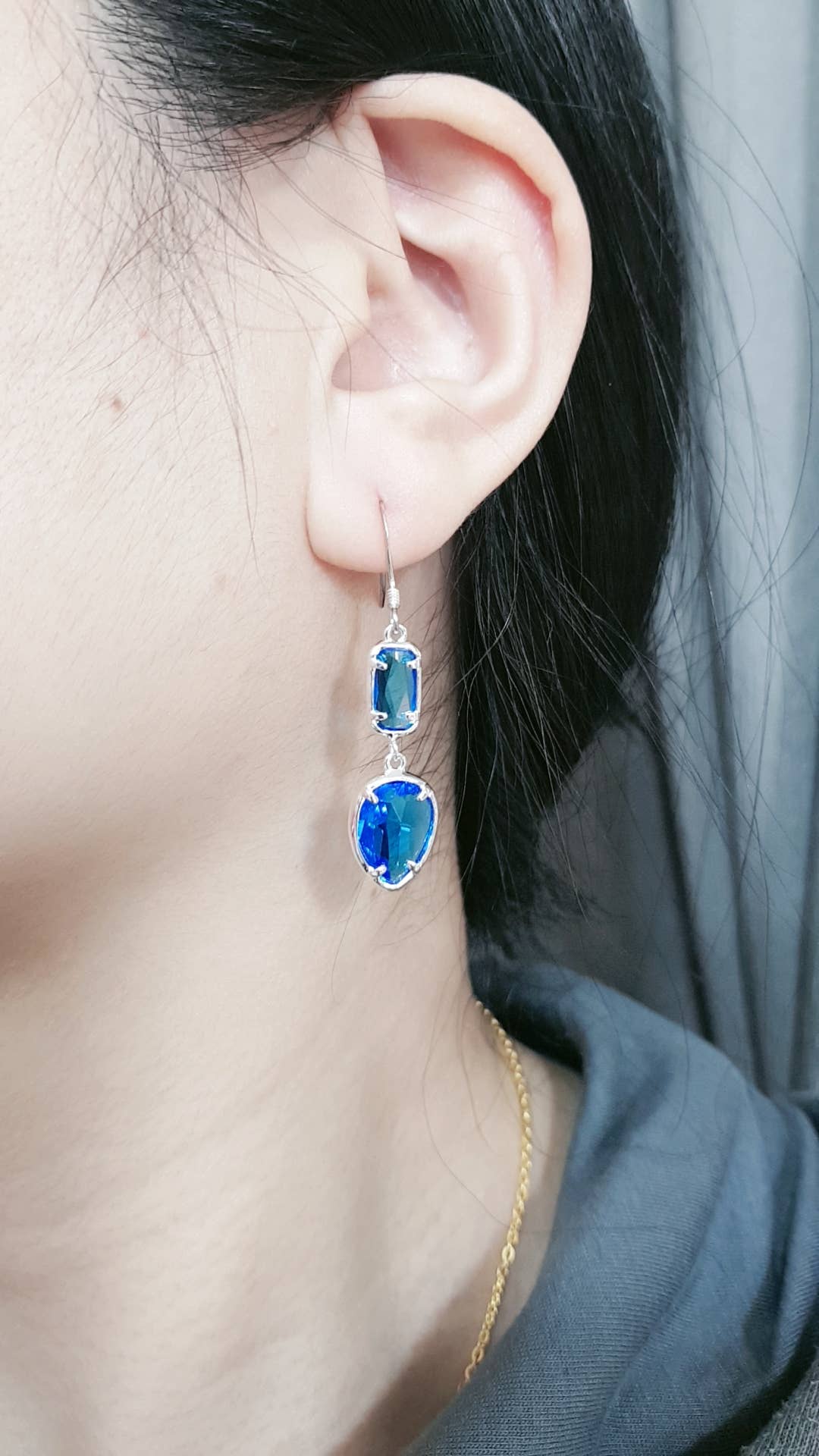Zoey Simmons – Großhandel Ohrhänger – Schweizer blaue Kristall-Tropfenohrringe - SF2