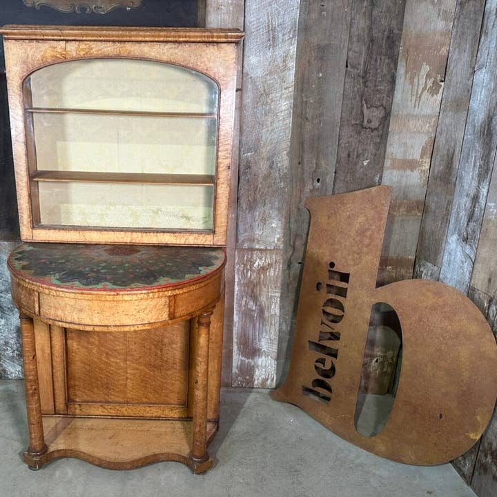 Antiker französischer Demi-Lune-Frisiertisch aus Riegelahorn, ca. 1850 für den Großhandel von belvoir