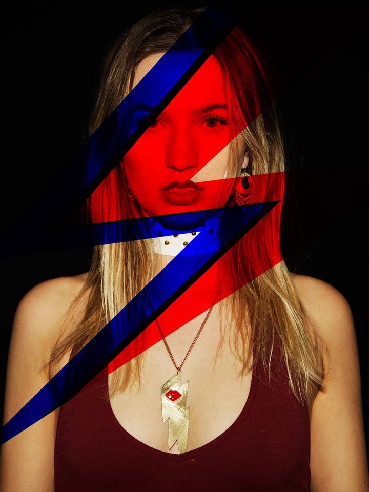 Collar Lightning Bolt and Kisses, colección conmemorativa de David Bowie para venta al por mayor de Michelle DaRin Jewelry