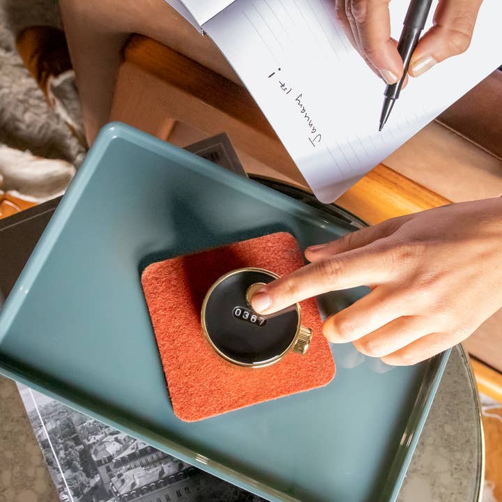 Nanu - Wholesale Decorative Tabletop Object - Nudge Milestone Counter