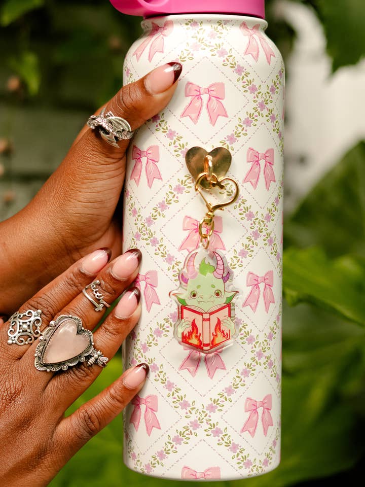 Porte-clés/Charme Kindle "Épice de Lecture de Dragon" pour la vente par Pinstory