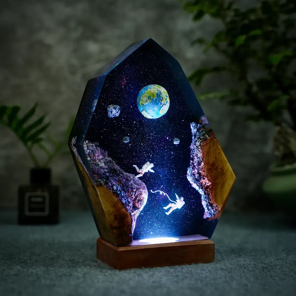 Merchemy - Wholesale Accent/Desk Lamp - Astronaut Space Galaxy Spacecraft Resin Lamp Desk Light 1