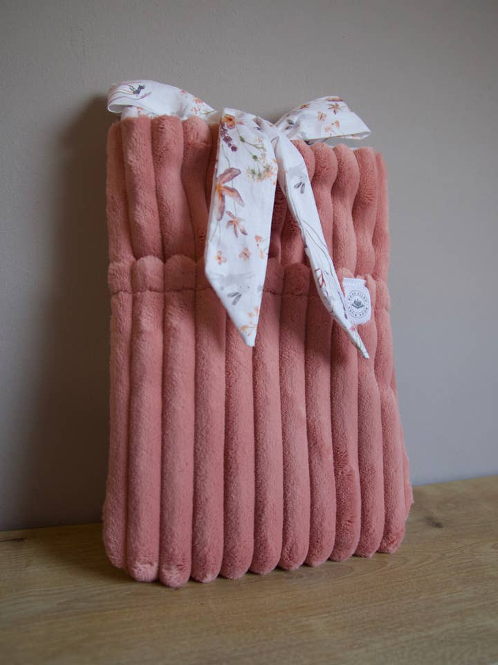 Booksleeve Luxe “Old Pink & Flowers” for wholesale by BookBijou