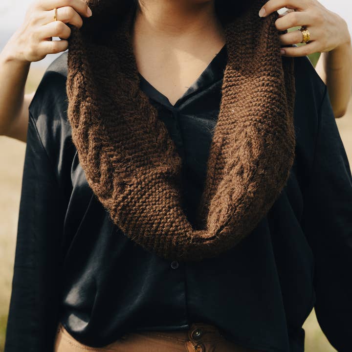 Awamaki - Wholesale Scarf - Unisex - Wayra Cable Infinity Scarf6