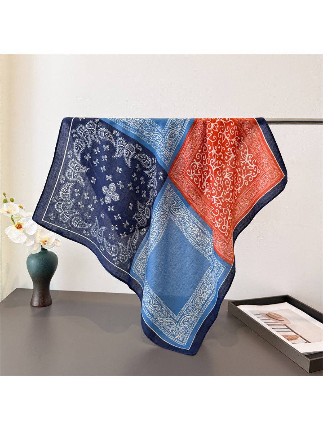 Funkyrel® Atzbranding Limited – Großhandel Schal – Damen – Scarvii - Quadratisches Tuch mit Paisley-Muster2