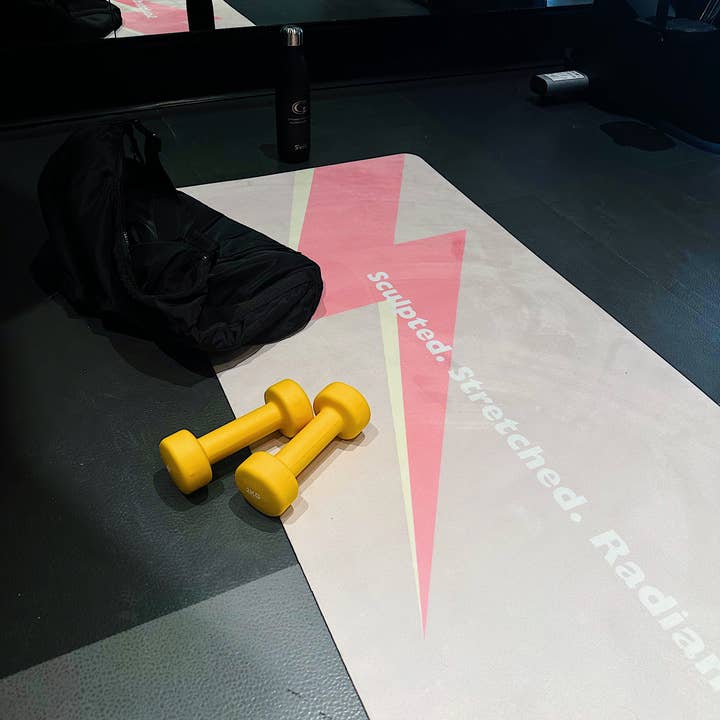 MARA BODY - Yoga Mats, Pilates Reformer Mats & Yoga Towels – wholesale Yogamatta – MOTIVATE - Välbefinnande Yogamatta. Motiverande Citat Vegansk Mocka Yogamatta.1