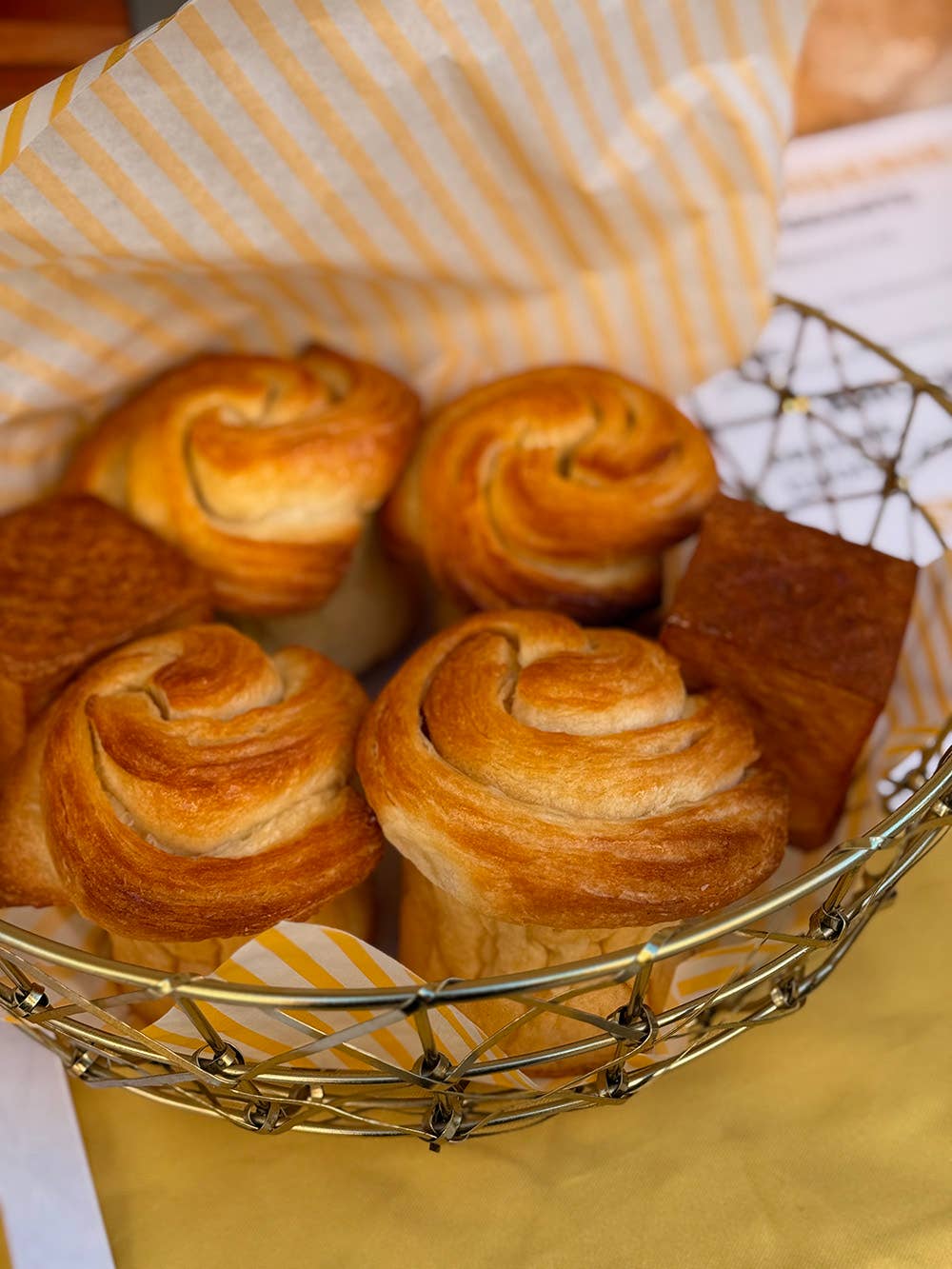 frenzye - Wholesale Cookie - Croissant Cube8