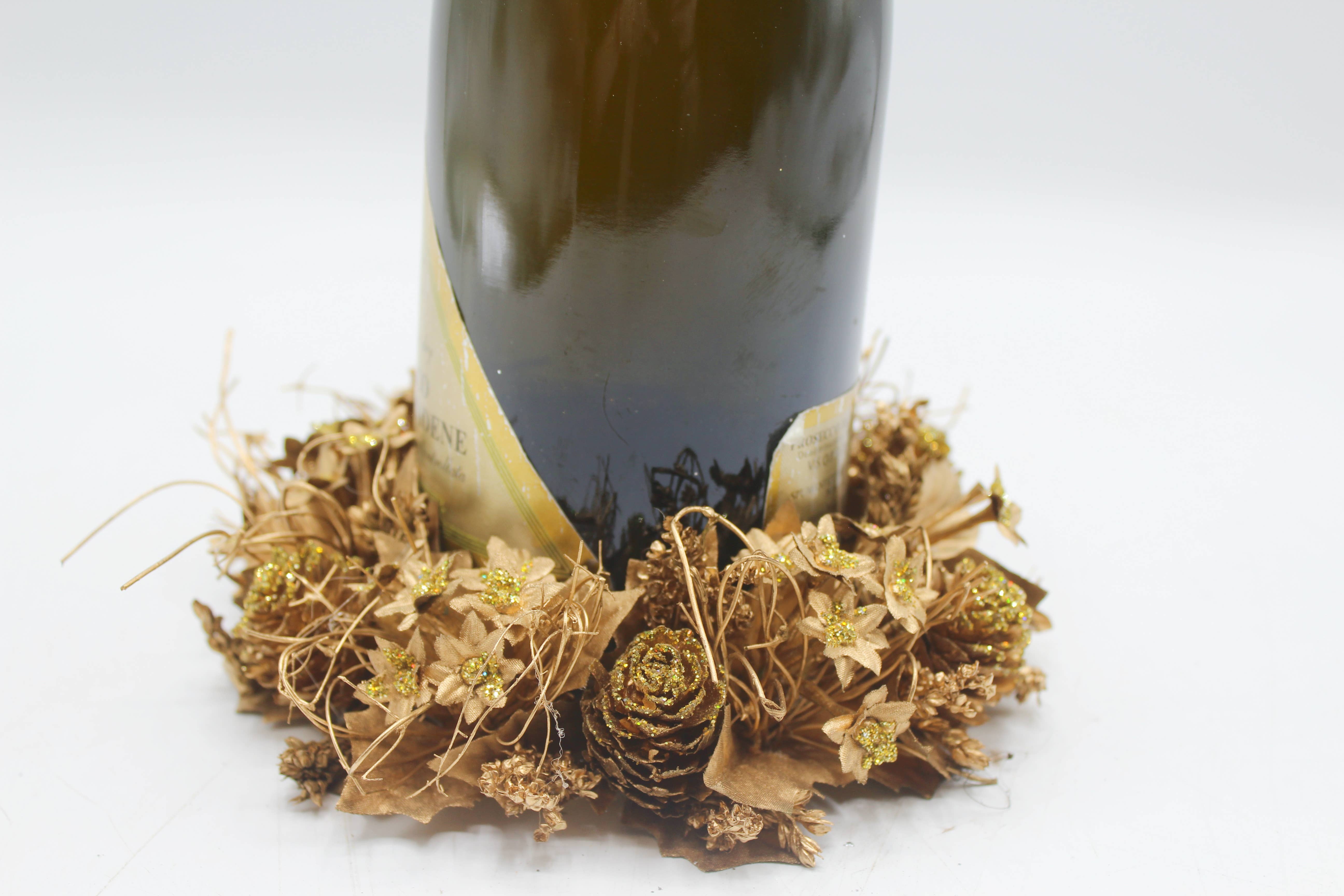 Fioretto Renato S.r.l. - Wholesale Christmas Decoration - Box of 6 chaplets with stars, pine cones in antique gold and silver6