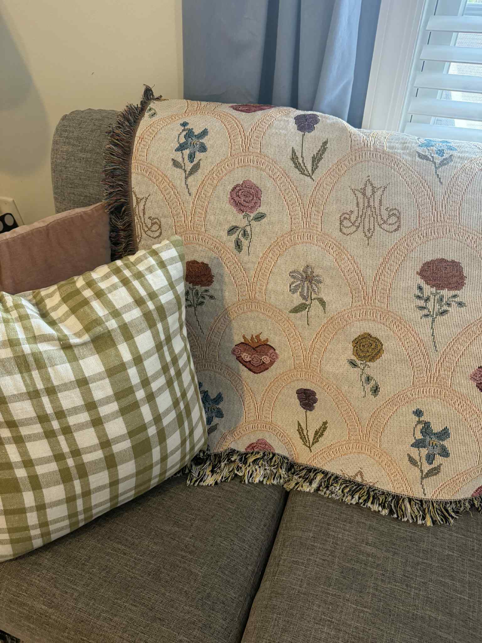 Brick House in the City - Wholesale Throw Blanket - Mary's Sacred Garden Woven Blanket0