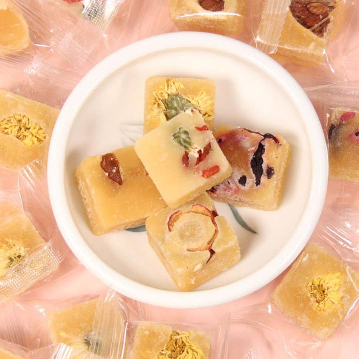 The Grateful Tea Co - Wholesale Sugar/Sweetener - Gourmet Honey Sugar Cubes with flowers and fruit