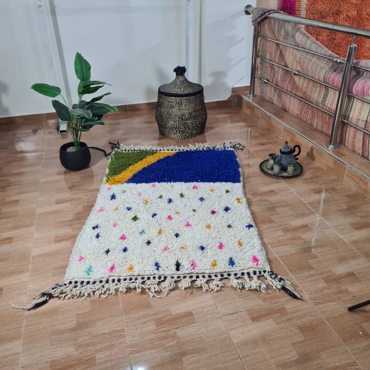 Äkta handknuten Beni Ourain-ullmatta 150×250 cm 397 för wholesale av Maroccarpets Poufs and pillows wholesale +31648976894