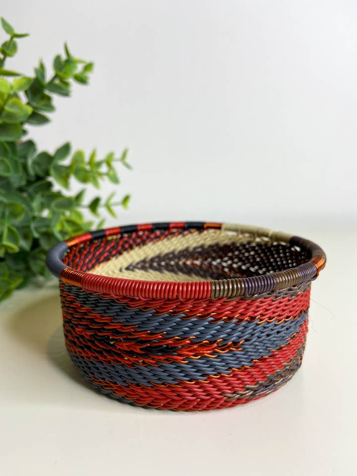 Tuna Tin - Red Pepper for wholesale by Eve & Nico Gifts & Home Decor