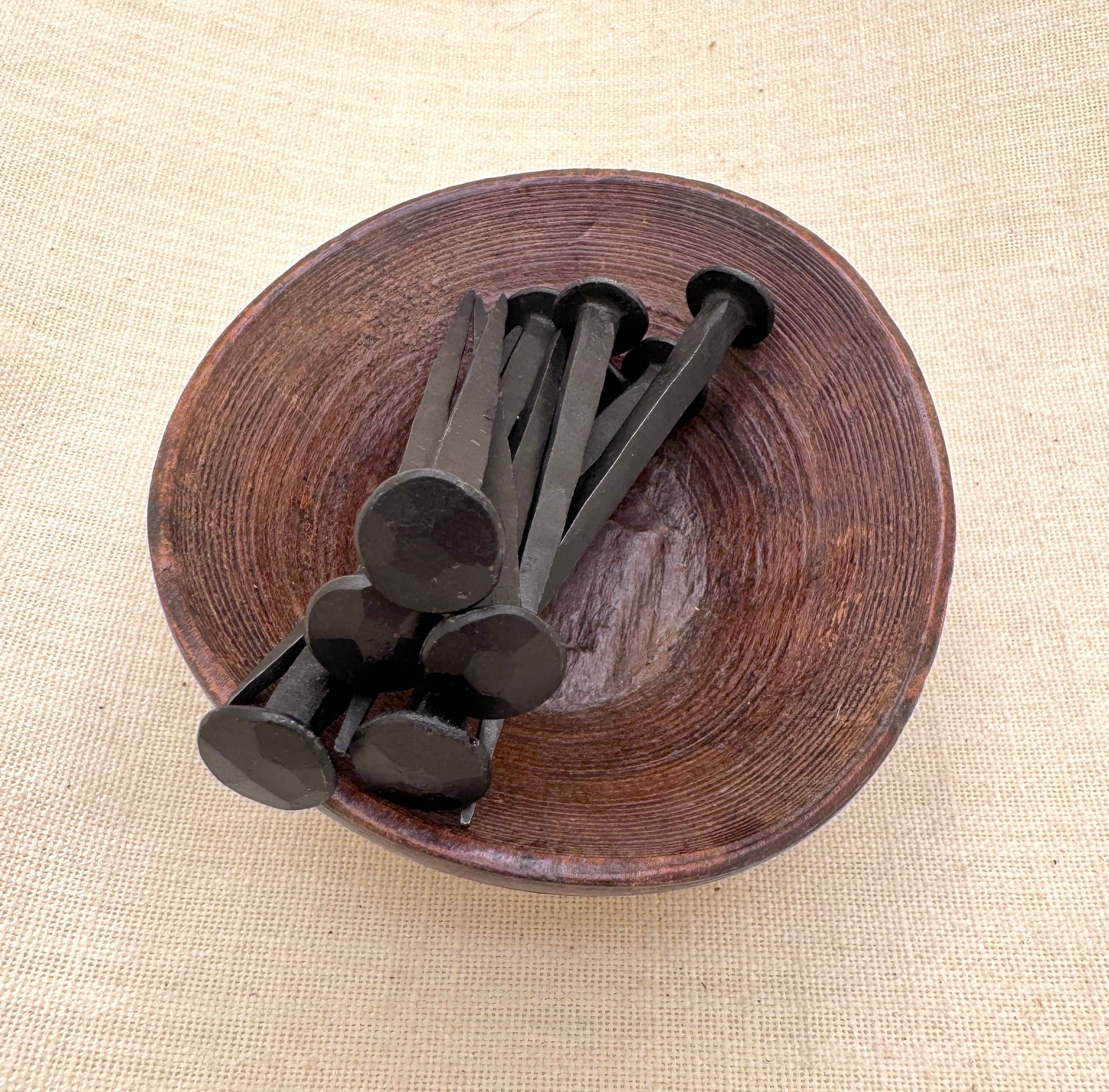 Tesoros Trading Company – Großhandel Wandhaken – Handgeschmiedeter mittlerer Nagel aus Indien2