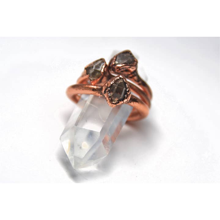 Bague en cuivre avec diamants Raw Herkimer | Bague en pierre brute | April pour la vente par Daddy Daughter Jewelry