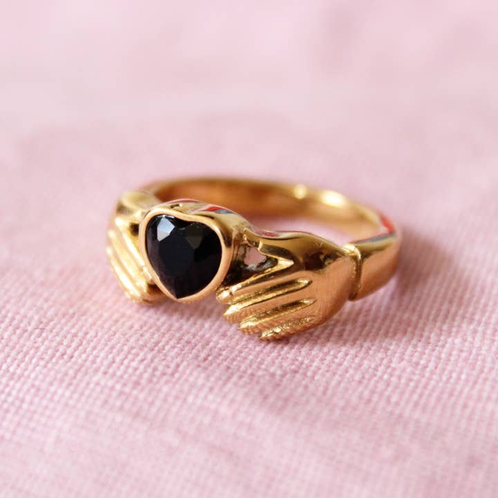 Cousins Collective - Vendita all'ingrosso Anelli con sigillo - Anello Claddagh con Cuore tra Mani - Placcato Oro 18K3