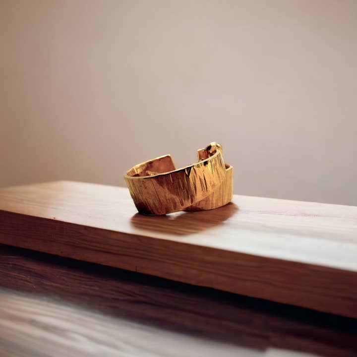 Glittery Bark Guldpläterade Hoop Örhängen för wholesale av Grethe Winter