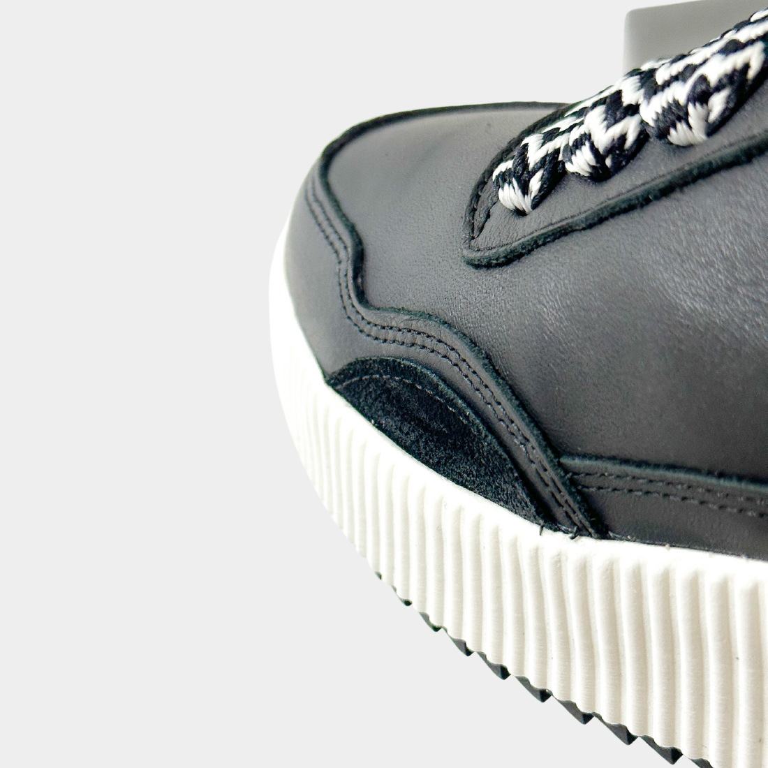 Svart KIRA BLACK - mångsidig sko i äkta läder från What a Shoes för wholesale på Faire3