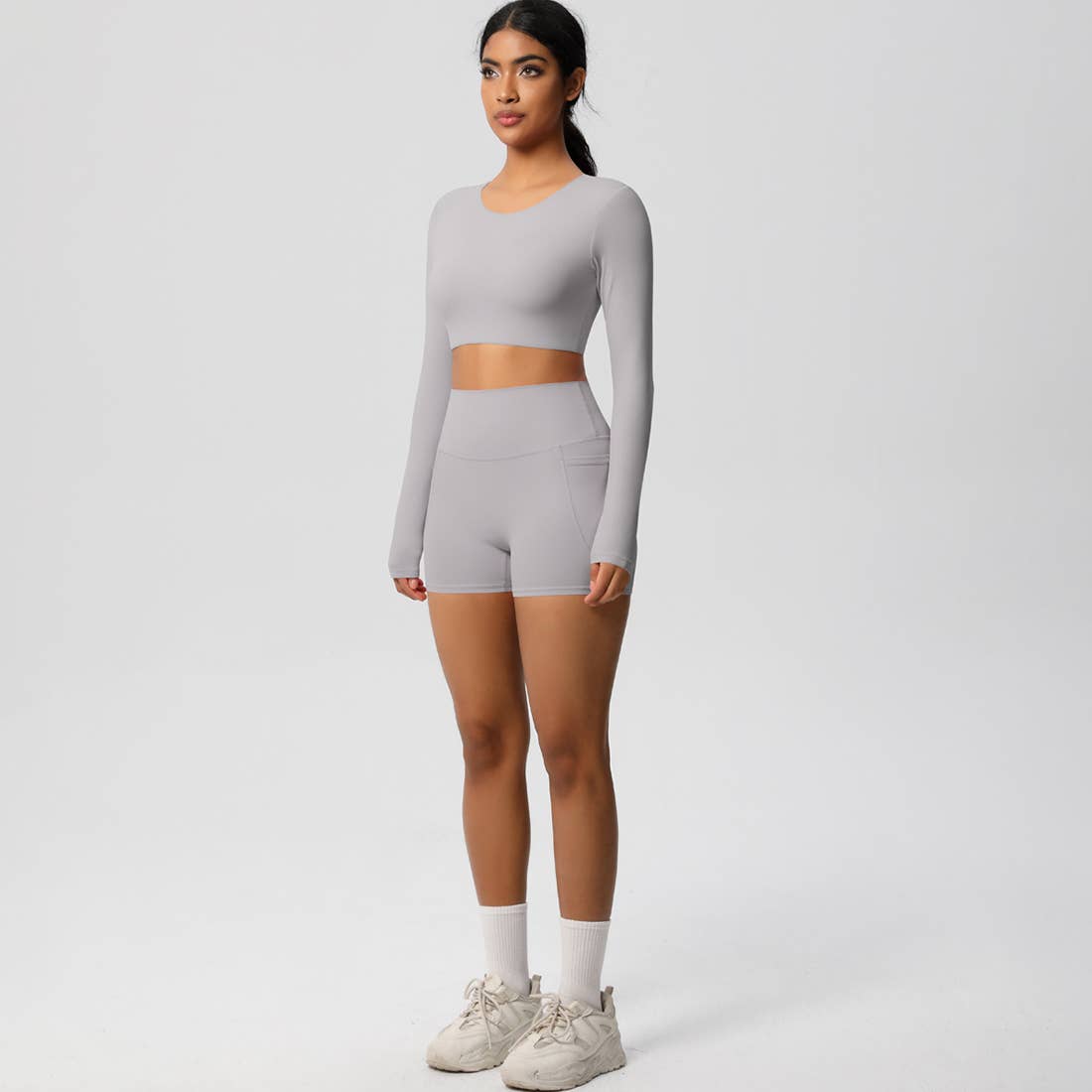 Sodalemon – Engroshandel Activewear-sæt – til kvinder – Kvinder Højtaljet Yogasæt: Langærmet Top + Shorts med Lommer15