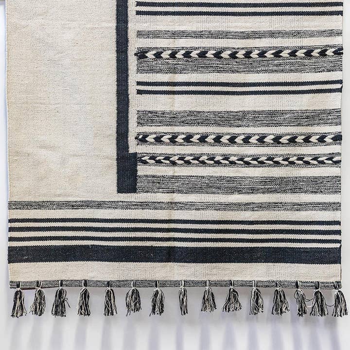 4' x 6' Cotton Rug with Tassels for wholesale by Brizon