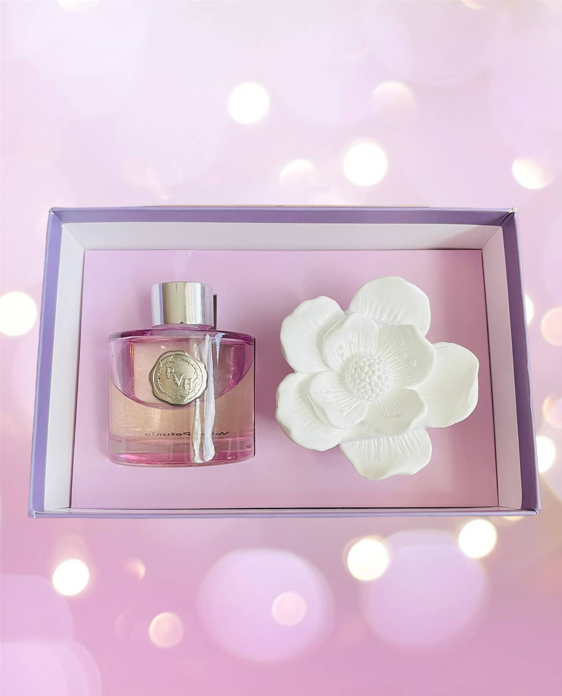 Pretty Valley Home – wholesale Doftpinnar – Magnolia Flower Diffuser Presentset - Fleur de Lys7