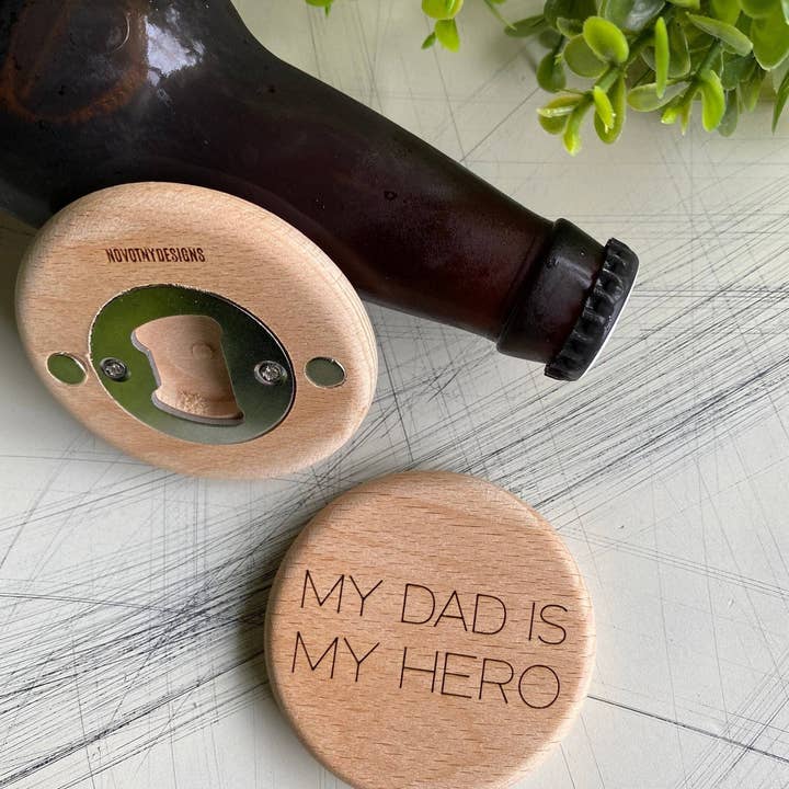 Mon père est mon héros - ouvre-bouteille magnétique en bois pour la vente par Ccrafts Crafty Creations