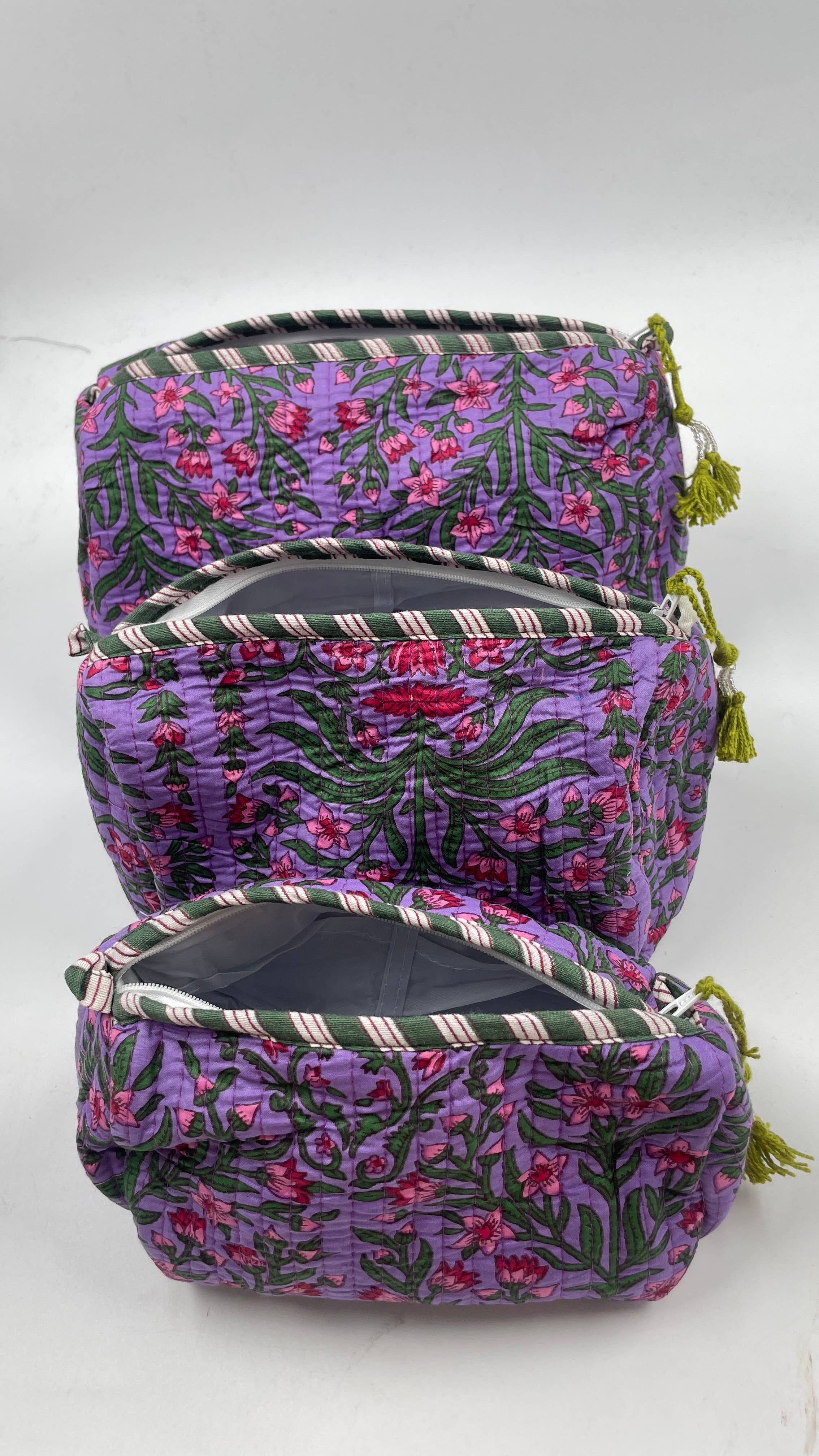 Funky Yak Ltd – wholesale Make-up/cosmetic bag – 100% cotton  quilted washbag set of 3 small medium n large 1