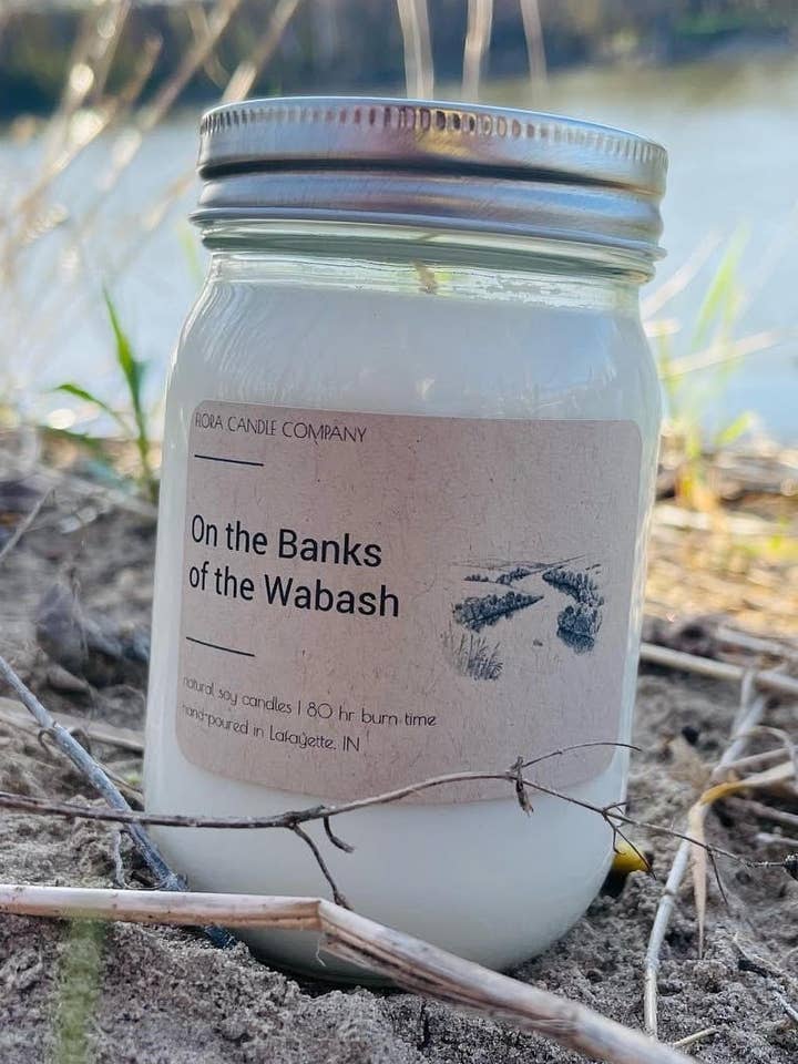 Bougie de 12 oz sur les rives de la Wabash pour la vente par Flora Candle Company