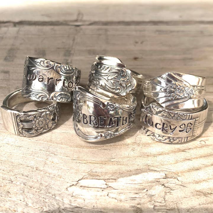 Pumpernickel and Wry - Venta al por mayor Anillos grandes/de cóctel - Anillos hechos con cucharas vintage de plata plateada