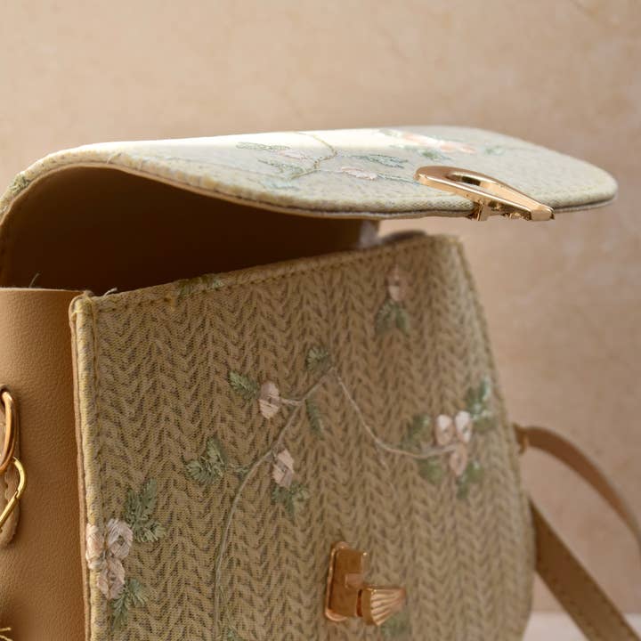 the cute cloud – Großhandel Umhängetasche - Damen – Umhängetasche Blumen mit goldenen Details Handtasche im preppy Stil