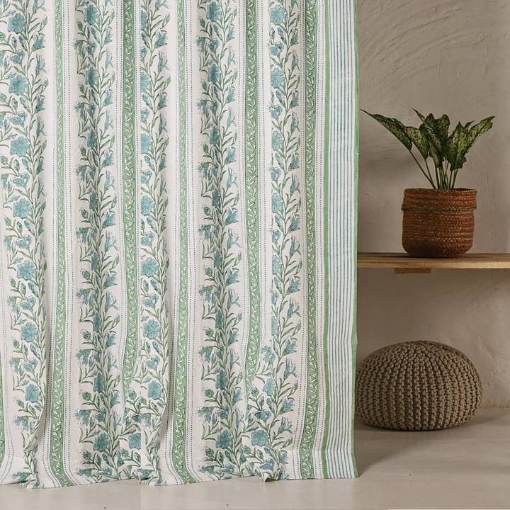 Verde chiaro e bianco Tende per porte e finestre in cotone con blocco stampato a mano in verde chiaro e bianco | 5/7 piedi | Fatte a mano in India in vendita all'ingrosso su Faire
