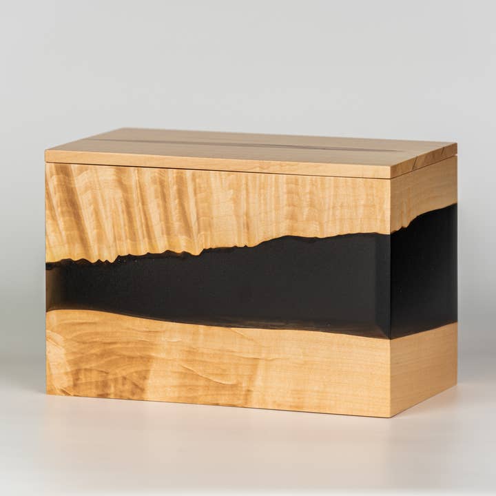 Nova Keepsake Træurne i Ahorn - Urne 3 af 4 for engroshandel hos The Legacy Urn Company