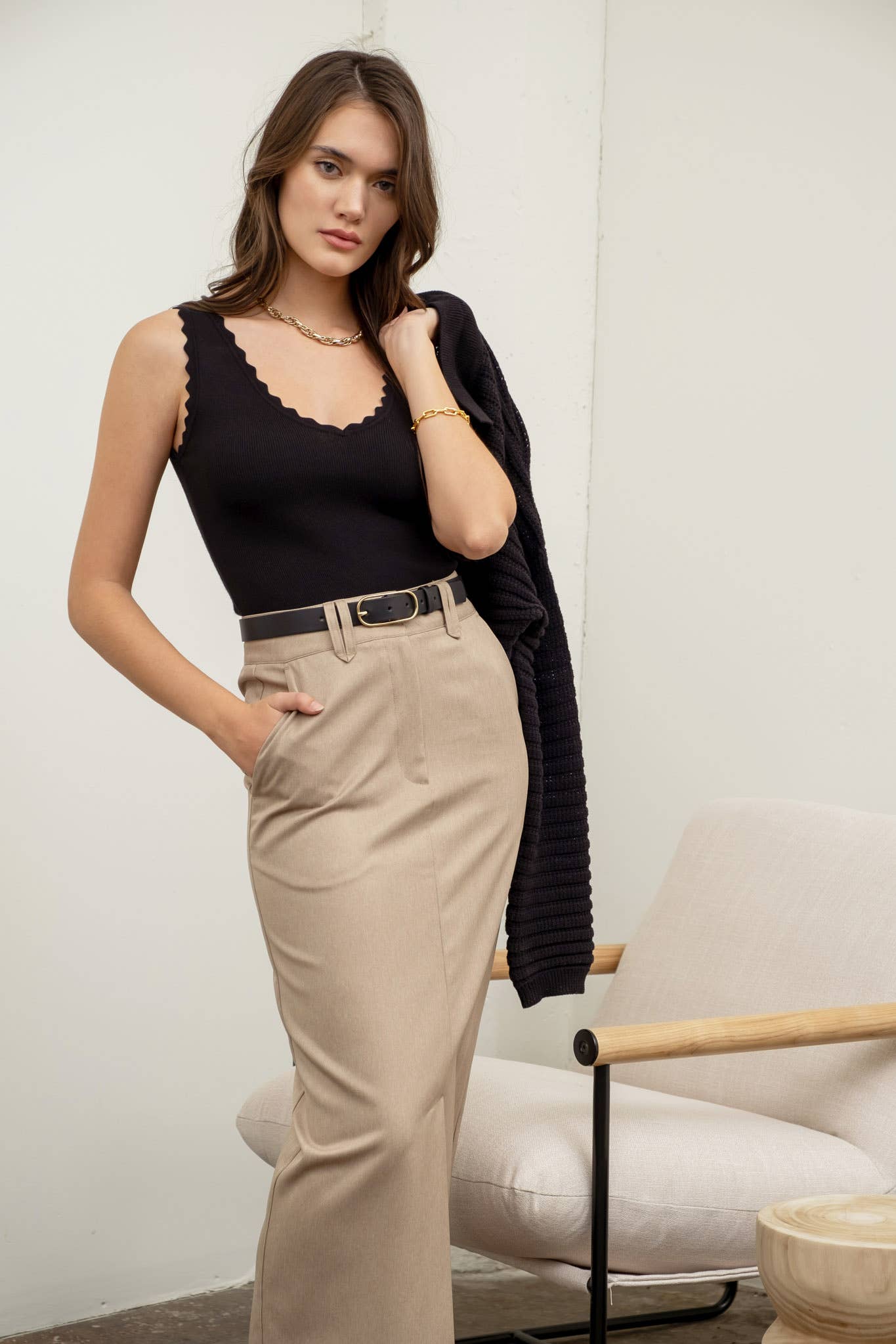 The Workshop Studio – wholesale Stickad topp - Dam – ÄRMLÖS TRÖJA MED KAMMUSSLINGSKANT STICKAD CROP TOP32