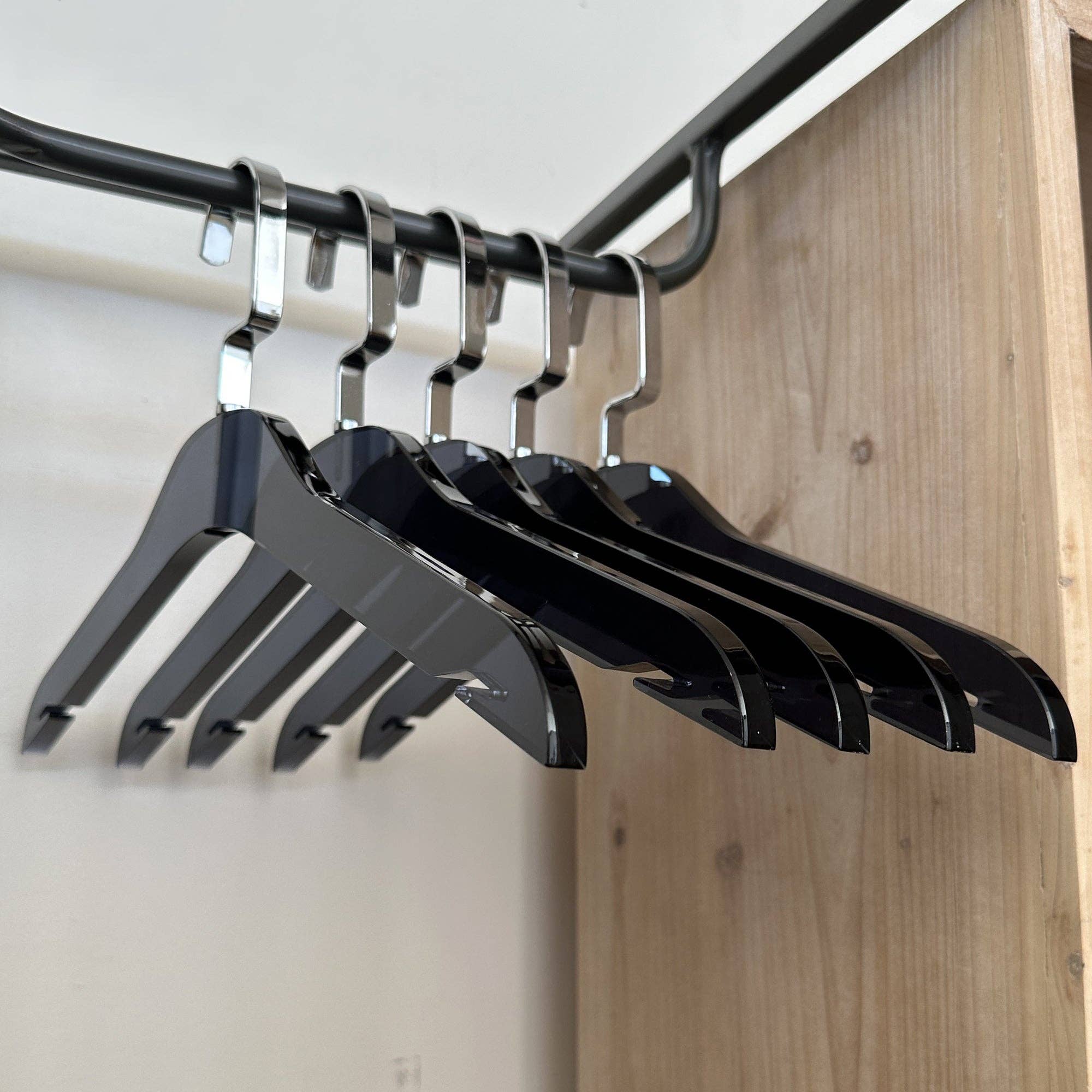 DesignStyles Home - Wholesale Clothes Hangers - Simply Brilliant Collection 10-Pack Black Acrylic Hangers3