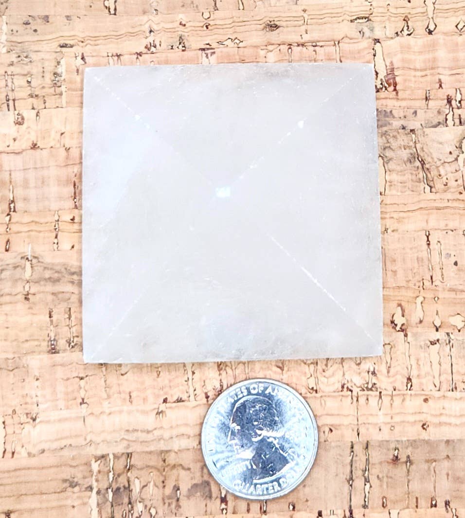 Meraki Gemstones - Vendita all'ingrosso Pietra/cristallo spirituale - Piramide di Selenite per Ricarica/Purificazione - Dimensioni Approssimative 5-6cm4