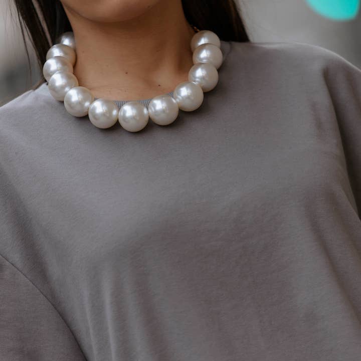 Maxi Necklace Pearls and other Purchase Wholesale marca new collection ropa. Free Returns & Net 60 Terms on Faire trending on Faire.