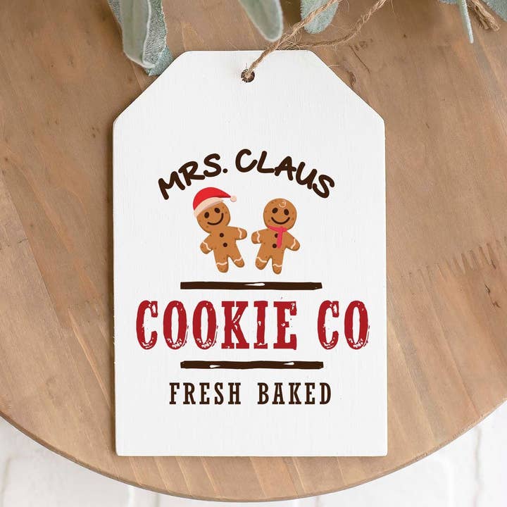 Mrs. Claus Cookie Co Tag Plateau à plusieurs niveaux Décor Noël pour la vente par Rising Tide Vintage