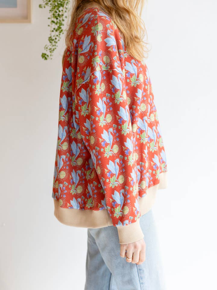 Felpa oversize con scollo rotondo 'Homecoming' | cavalluccio marino volante | arancione intenso per la vendita all'ingrosso da parte di aesthete-kidswear