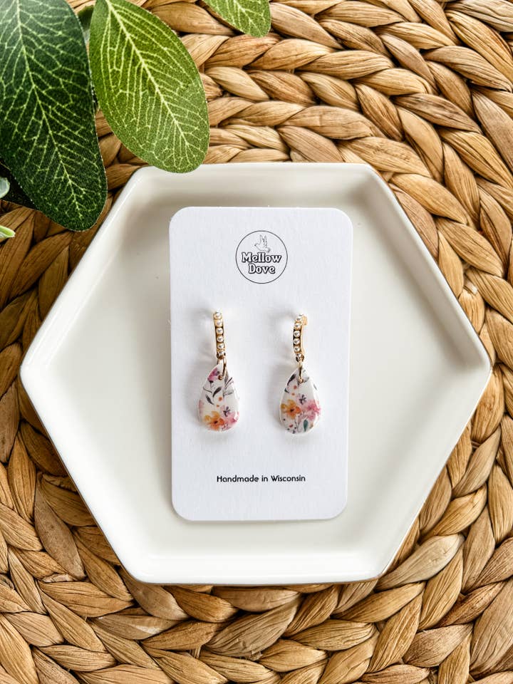 Pendente floral de primavera com argola e pérola por atacado de Mellow Dove Designs