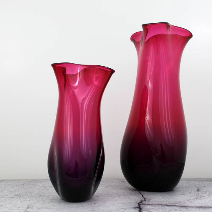 Vases Rumple en rouge pour la vente par The Furnace: a glassworks