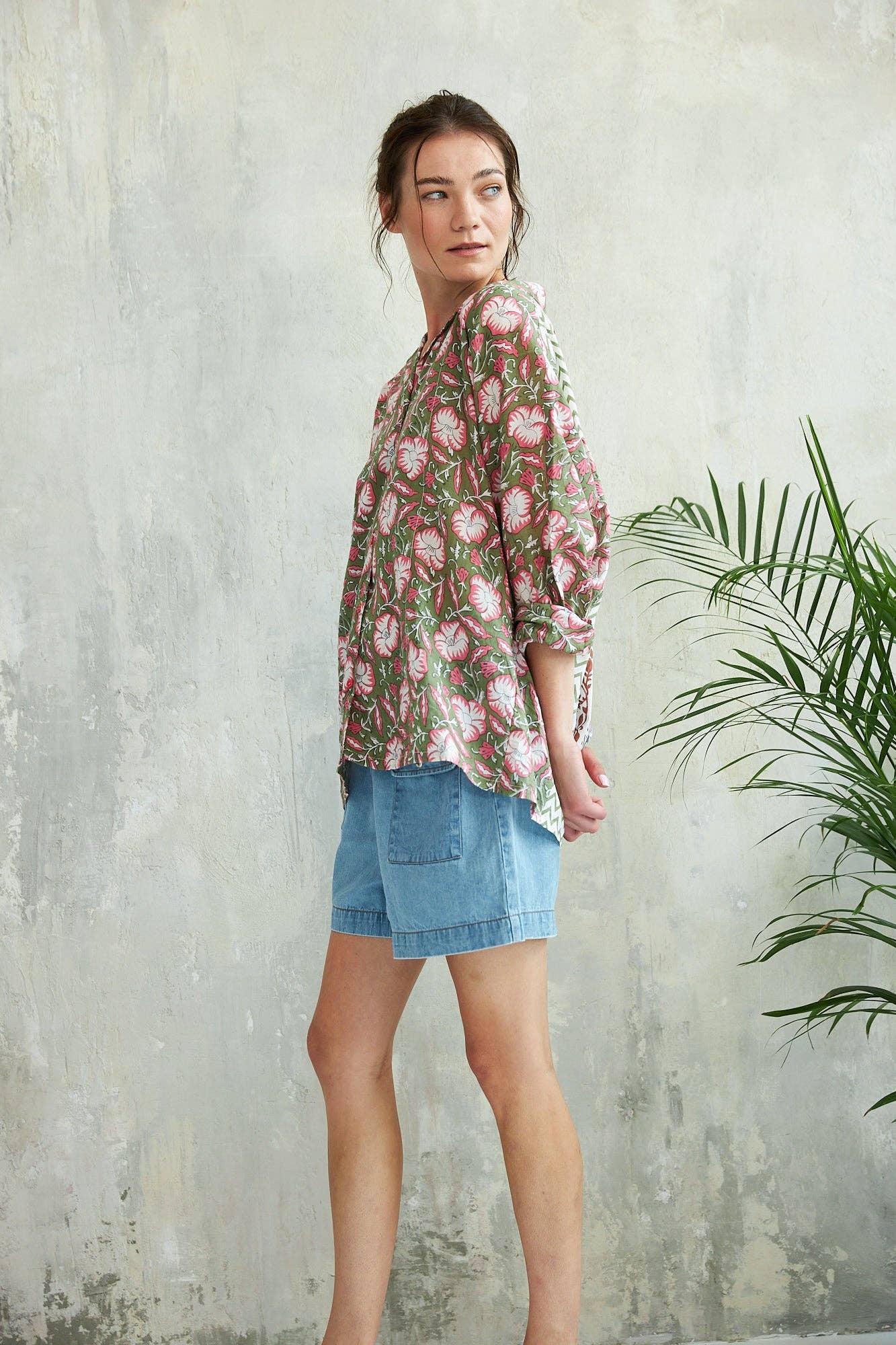 sommar_batik_grön SHANY skjorta för wholesale på Faire2