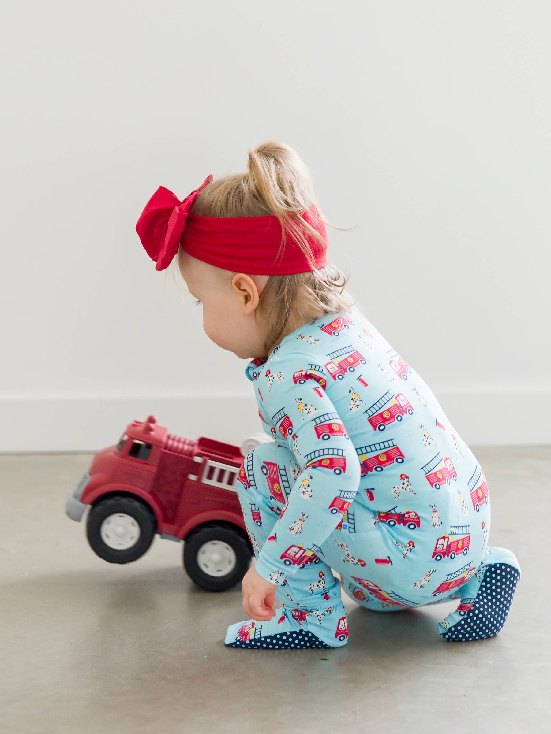 Blå SoftSnooze™ Baby Boys Bambu Viskos Paws To The Rescue Pyjamas med Fötter i Ett Stycke för wholesale på Faire4