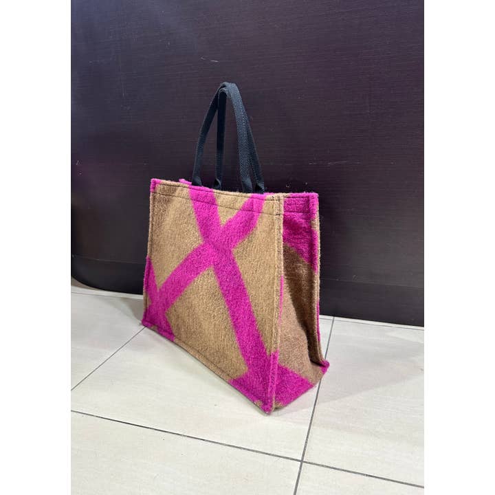 JULIA PARIS - Wholesale Shoulder Bag - Women's - Felt shoulder tote bag with fuchsia and camel pattern1