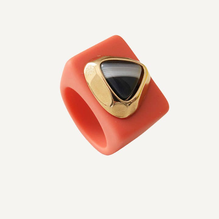 Large ring with salmon coral and black veined agate for women for wholesale by ÉMOLO