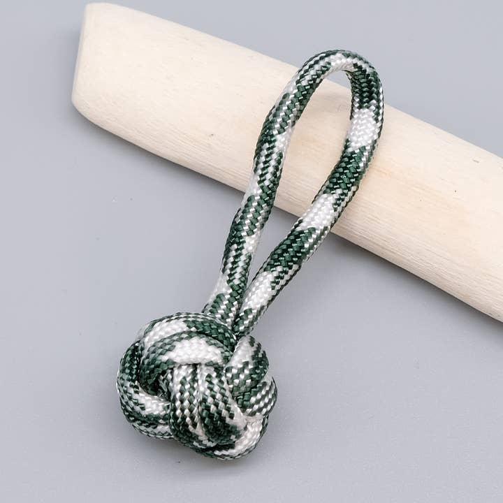Llavero paracord multicolor verde y blanco para venta al por mayor de La Fabrique du Noeud