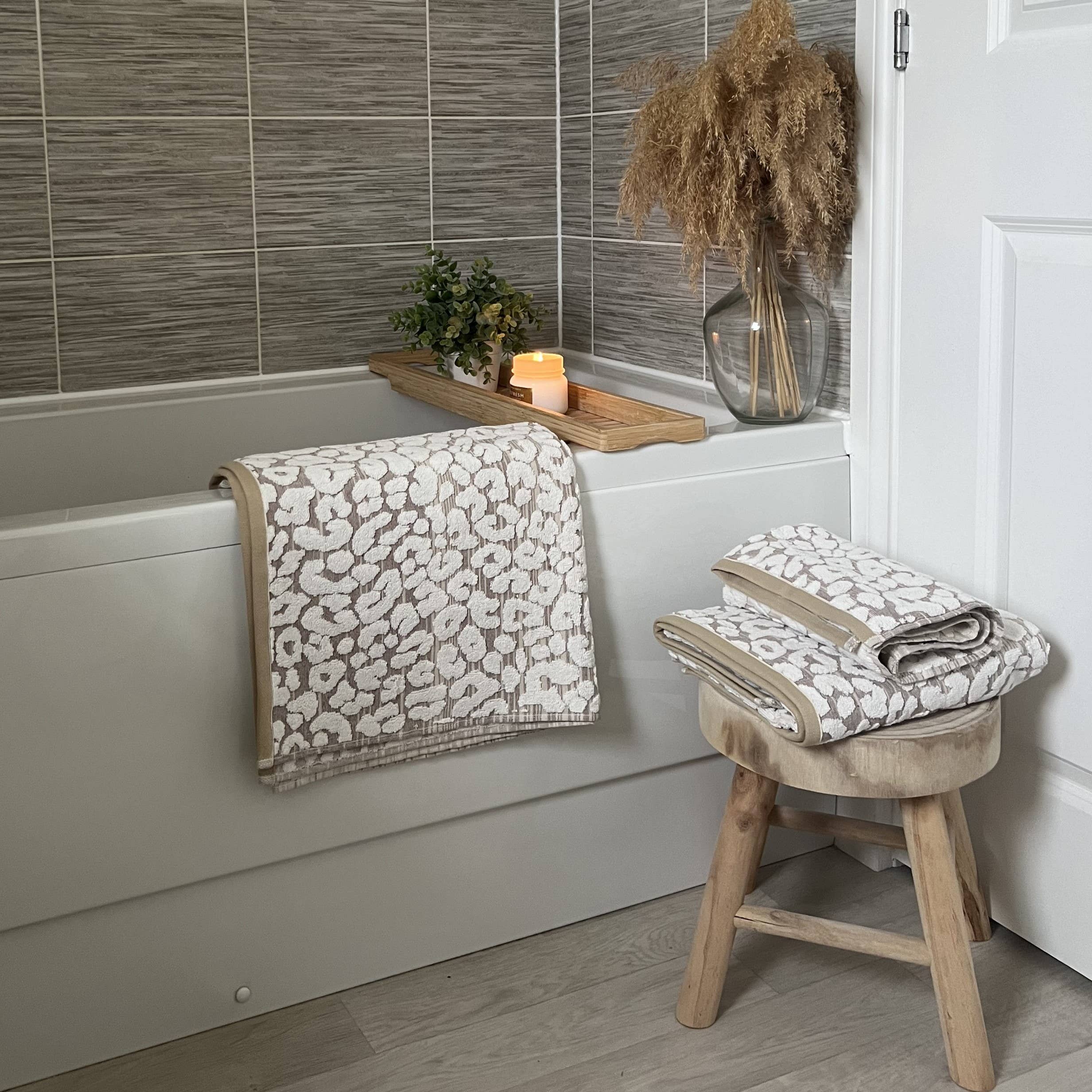 Allure Bath Fashions - Wholesale Bath towel - Luxury Jacquard Leopard Bath Towels - 100% Cotton13