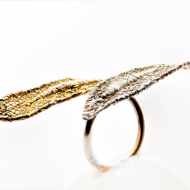 Natura 2 leaves mix 18kt gold plated ring for wholesale by Elisabeth Alba. JoyerÃa ArtÃstica