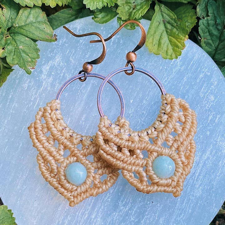 Makramee-Kristallohrringe für den Großhandel von Janeybird Jewelry