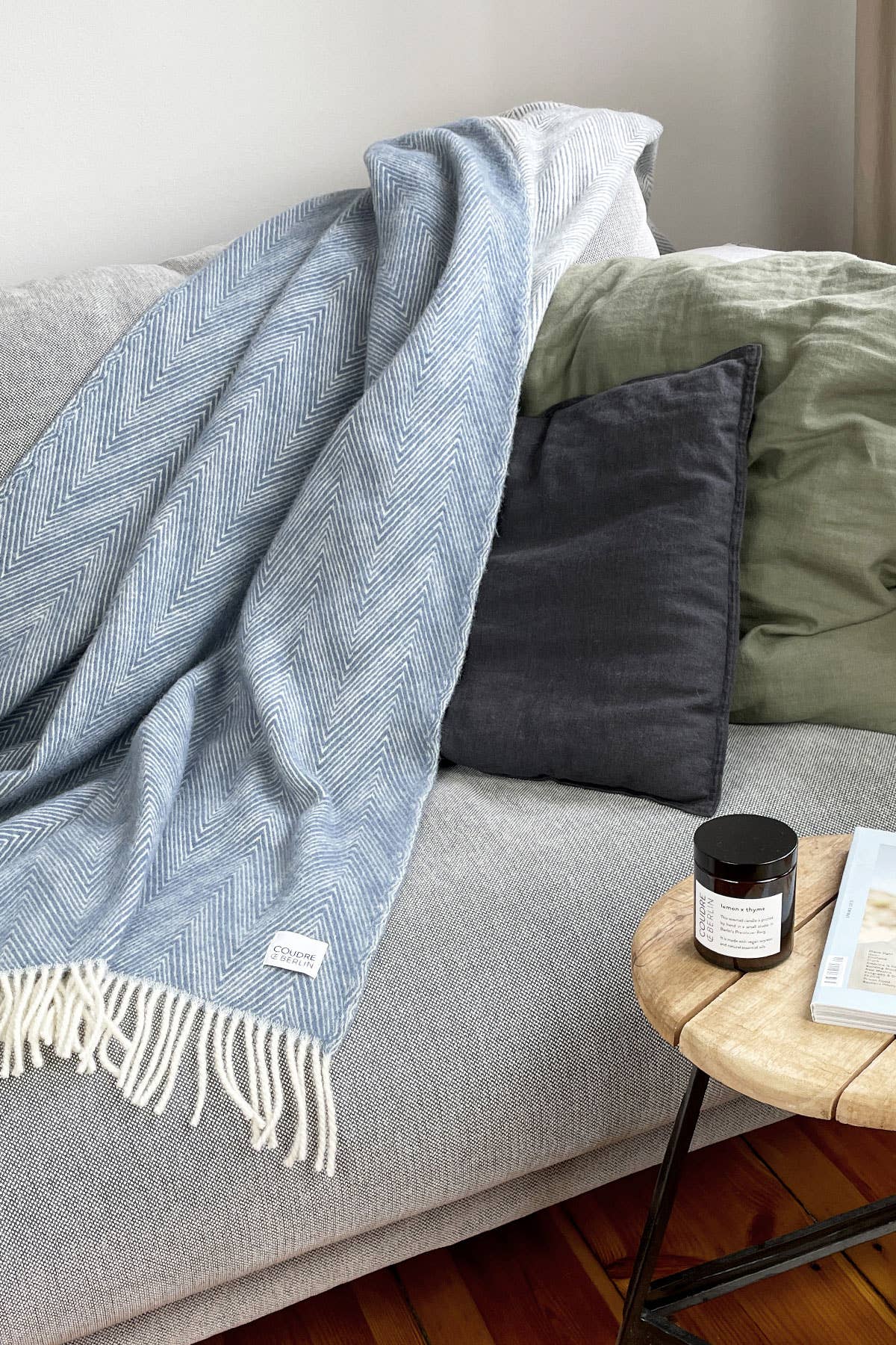 Coudre Berlin - Wholesale Throw Blanket - Wool blanket/cuddly blanket fine herringbone blue concrete1