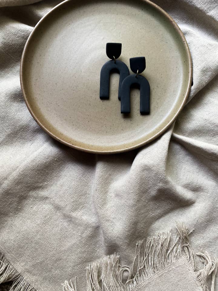 Boucles d'oreilles pendantes Isla Statement pour la vente par Moon And Back Jewels